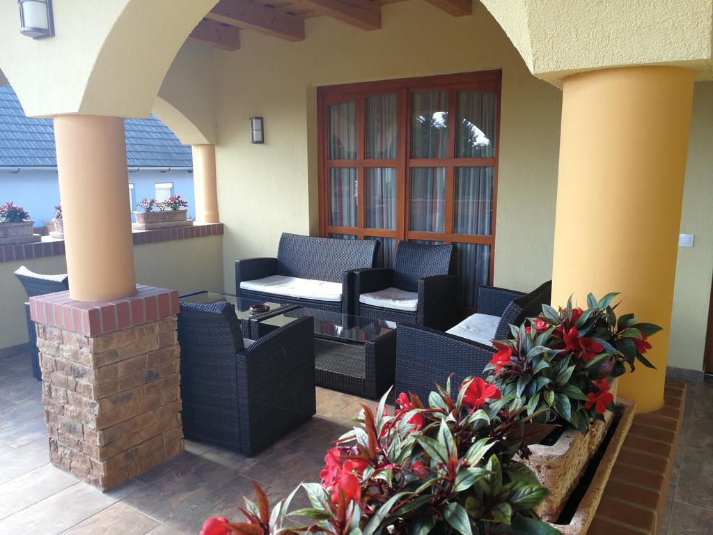 Vitis Vendeghaz Hotel Becsehely Exterior photo