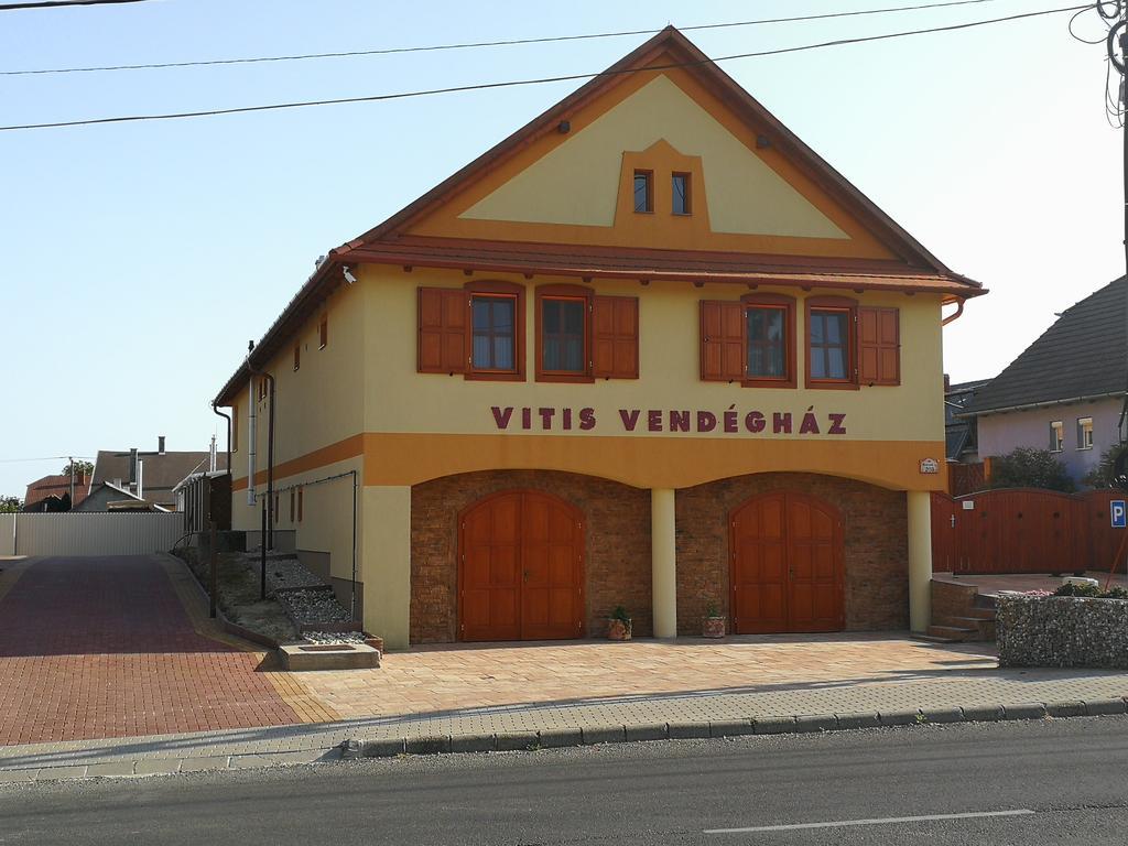 Vitis Vendeghaz Hotel Becsehely Exterior photo